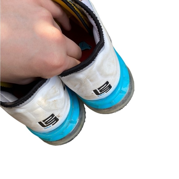 Nike LeBron 18 Low Stewie Griffin Size 9 - Picture 3 of 13